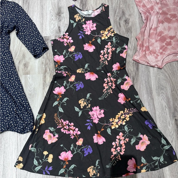 A selection of girls dresses, tops, leggings, accessories all in EUC. - Picture 1 of 12